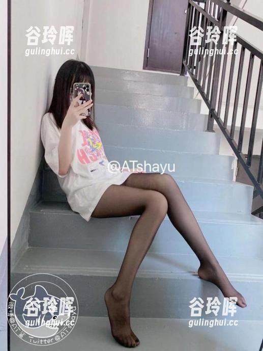 图集抢眼，AT鲨带着蓝色上衣在线，这个配色听起来不错！