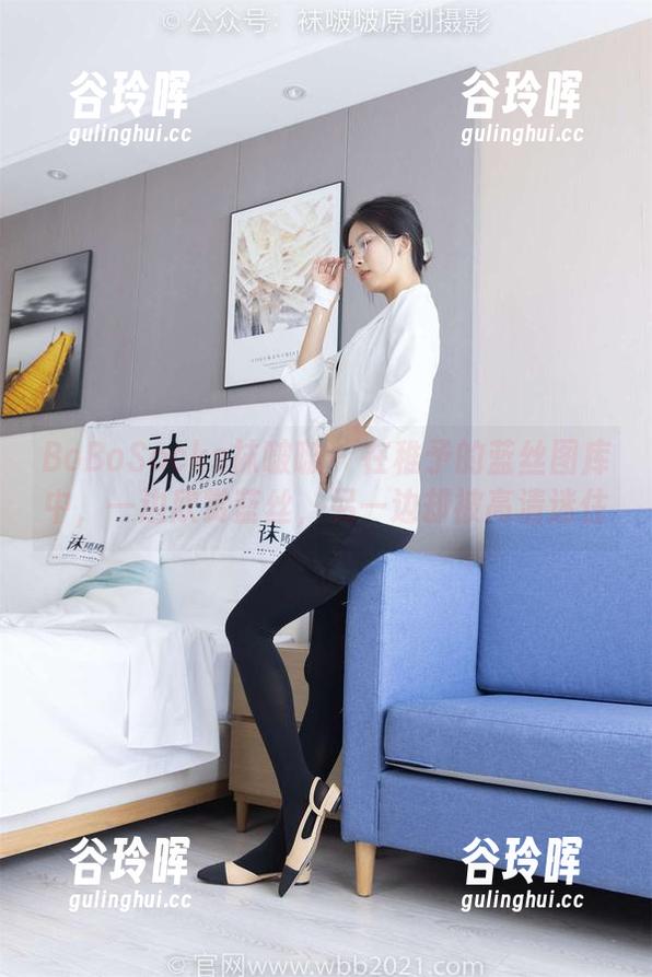 BoBoSocks袜啵啵 - 在稚予的蓝丝图库中，一边欣赏蓝丝，另一边却被高清迷住