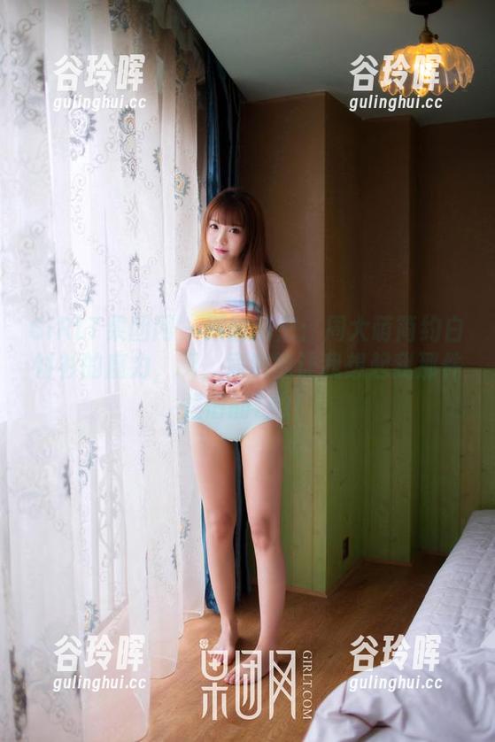 GIRLT果团网-周大萌 GIRLT果团网 - 原图解密:周大萌简约白衬衫的魔力,啊,竟然能让我想起我那件烂旧的T恤!