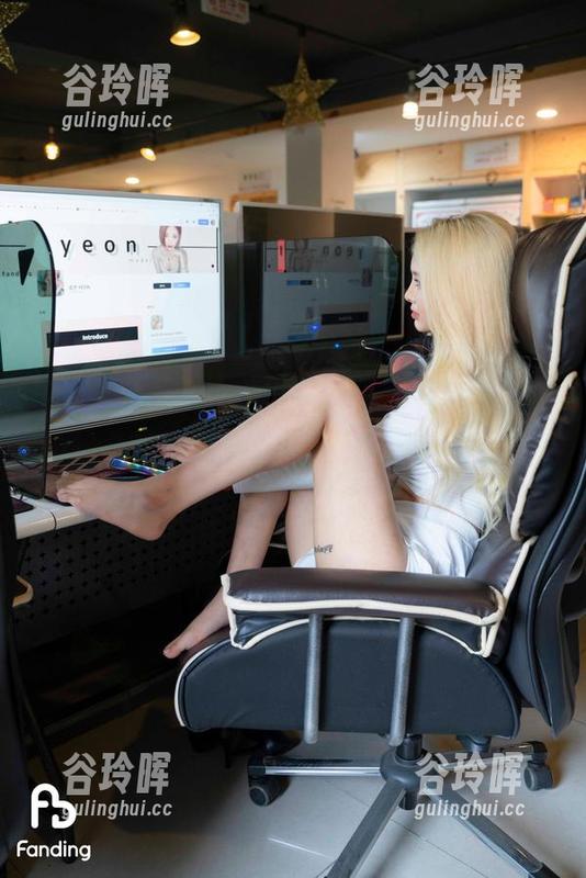 在Hyoyeon(김효연)的蕾丝图集中迷路了，下载也许能带我出来！