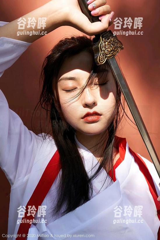 MiiTao蜜桃社 - 每天都是时装周：爱丽莎Lisa的高跟鞋精选图集