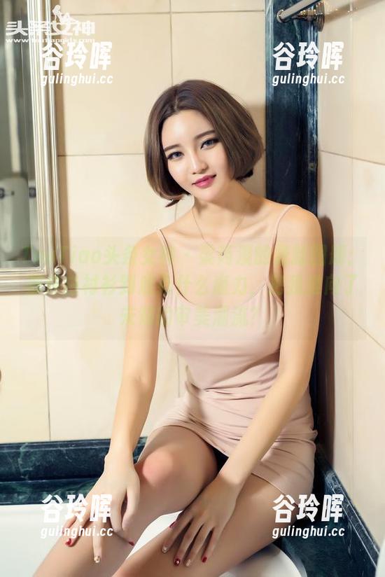 TouTiao头条女神 - 梁芮溪的最新图册：那件白衬衫到底有什么魔力，把我推向了未知的审美潮流？