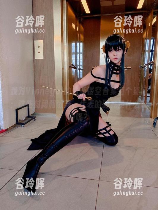 Vinnegal 我对Vinnegal的最新镂空合集有个疑问:这些封闭和敞开,代表的到底是什么意图呢?
