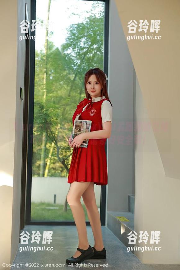 Xiuren秀人网 - FoxYini孟狐狸的空姐写真：乘客们，请系好安全带！