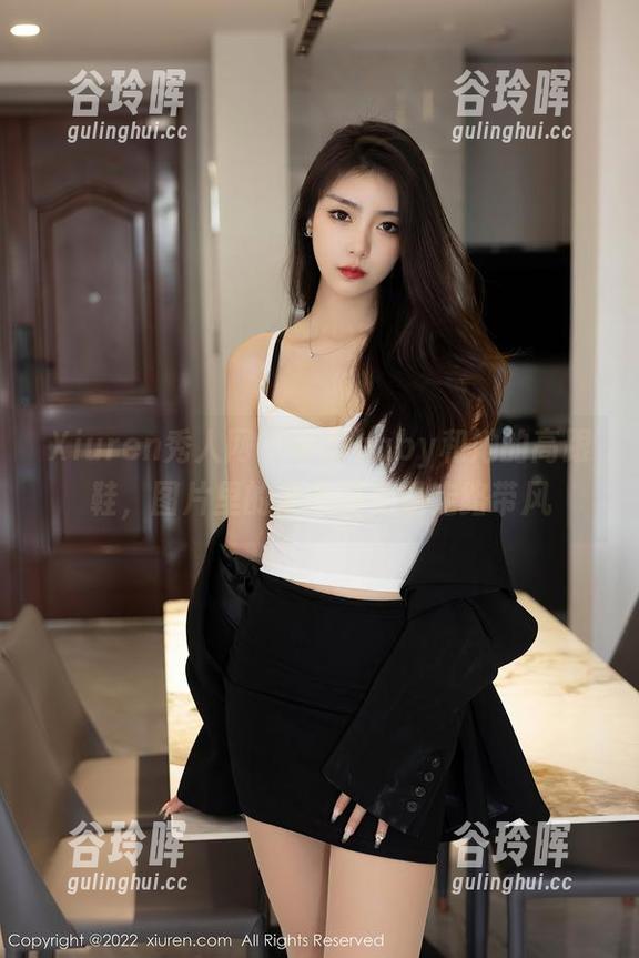 Xiuren秀人网-小雨baby Xiuren秀人网 - 小雨baby和她的高跟鞋,图片里的姿态妥妥是走路带风