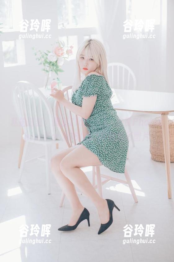 私拍时刻：跟随Zia(지아)，欣赏PhotoChipsVol.108No.2中的精彩图片