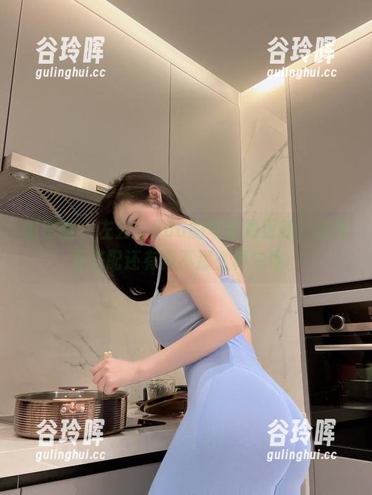 微密圈 - 左公子666的写真集更新，这裸足搭配还有点不那么简单哦。