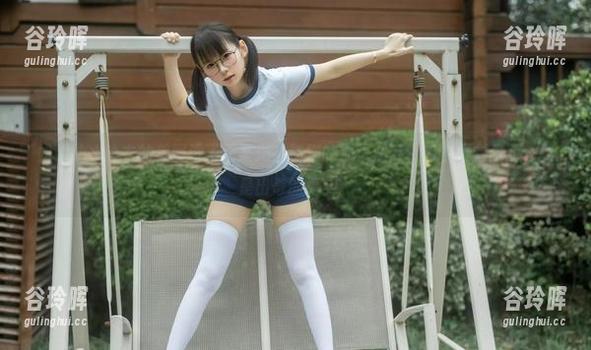 如果幼水铃衣的美图没了无圣光，那别的都是浮云，毛衣熠熠生辉，真是出奇的真实。
