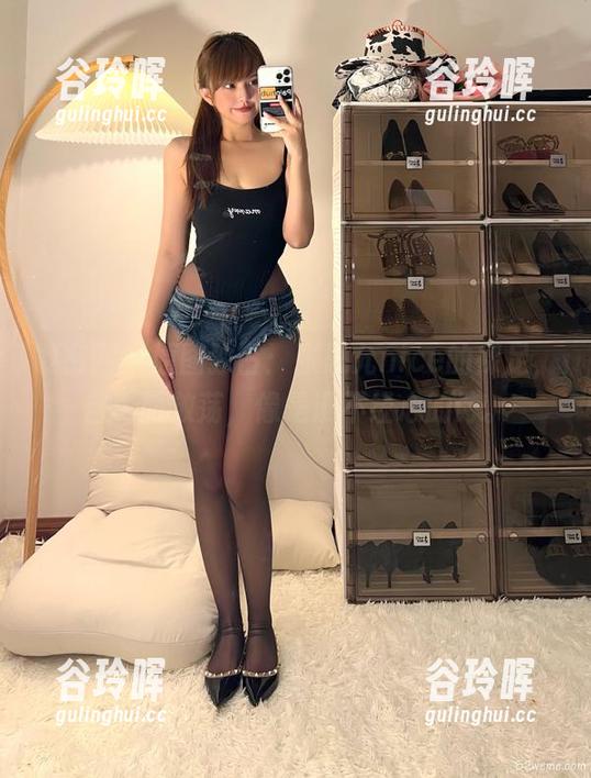 微密圈 - 原图独占：张思允nice的裸足，自由而放荡，像是漫不经心的诗。