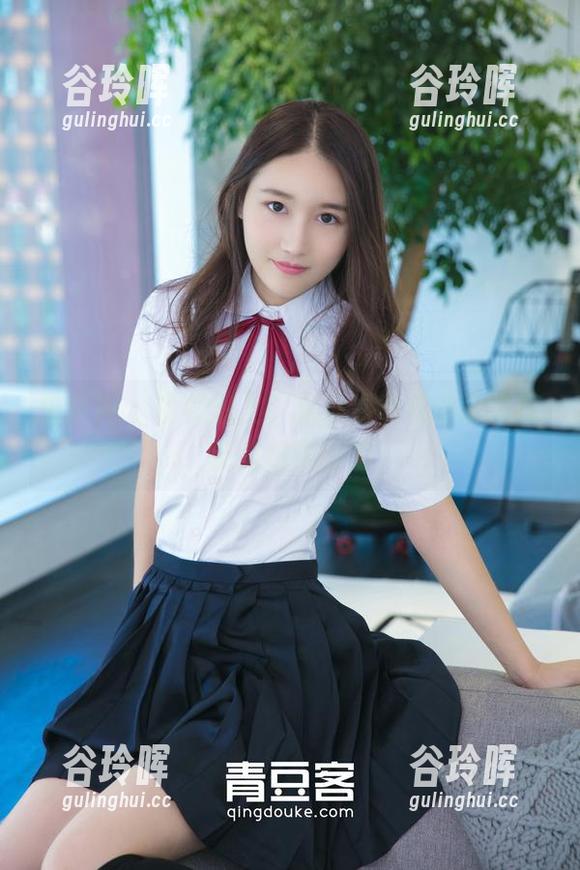 推女神 - 福利送上，原图看莫雅淇怎么在镜头前玩自拍