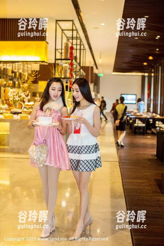 推女神 - 花式白大褂：护士定制图集中的谭晓彤有点甜