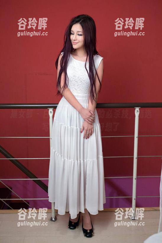 推女郎 - 白裙是哈尼宝宝的必杀技，精选写真又要让我好好想了