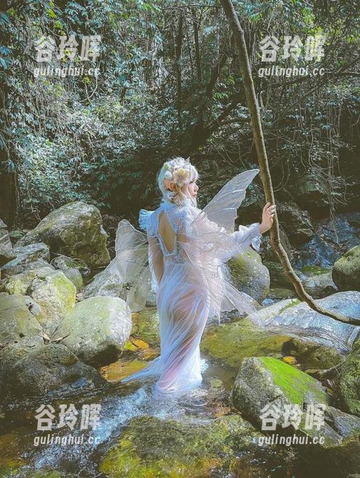 无颜小天使wy：最新吉他妹妹2.0虽然看着别扭，但好像还挺可爱的图片