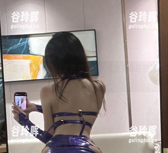 是你的阿薰呀的女教师形象，点击下载这些图片，不怕考试哦。