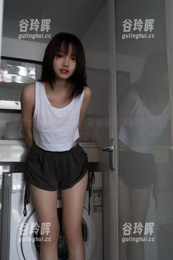 柒柒要乖哦 没负担的浴室照片,柒柒要乖哦真的是越拍越会玩?