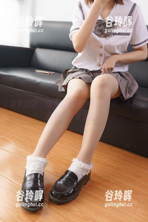 森萝财团 - 吸吸的定制旗袍美少女，不只是坐沙发那么简单