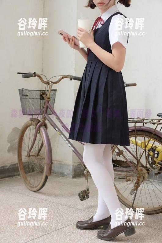 森萝财团 - 小夜的“修女”写真，表面静谧内心翻涌