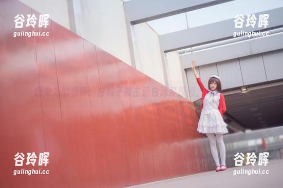 想象力的极限：白易子教主蓝白泳装原图，几分必看。