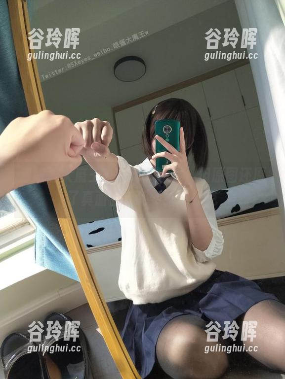 是眼酱大魔王w的秘书没错，但原图还原了真面目，绝不打马赛克