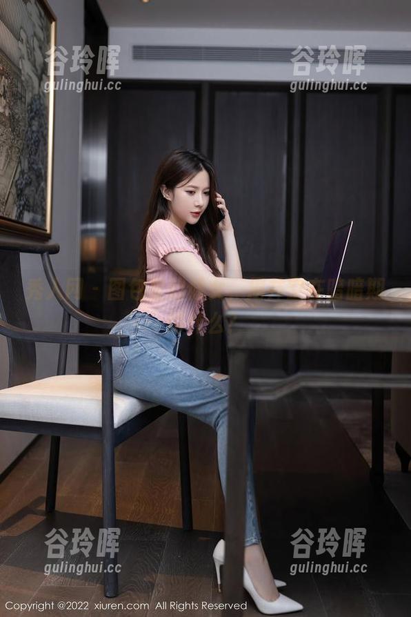 秀人网 - 图包里的修女，周井空在暗暗期待什么？