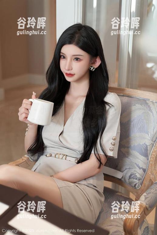 秀人网-小泡芙winna 秀人网 - 小泡芙winna真会玩,奶牛的造型竟让我脑补了一场乡村趣事……