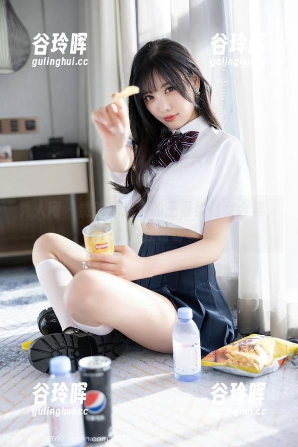 秀人网 - 微暗却迷人的王曼柔修女合集，图片似乎在窃窃私语
