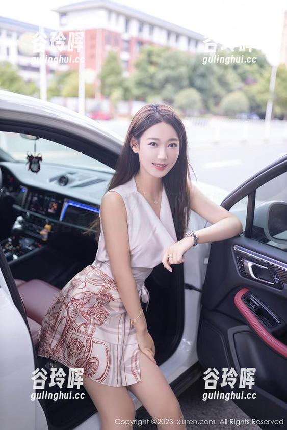 秀人网 - 一不小心就点开了陈梵妮Fanny的白裙合集，被这些白色的回忆包围了。