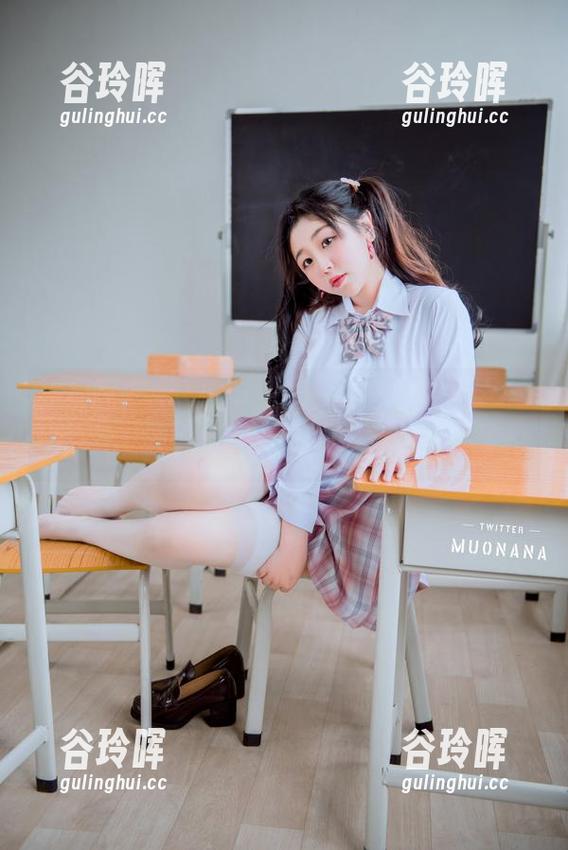穆零Mu0 穆零Mu0夜莺旗袍试图MAX,COS就得这样演绎,图集就只想不停翻!