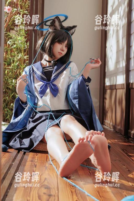 翻看纸悦Etsu_ko的加代子白裙写真，竟然有一种想把裙子拿去抢走的冲动！