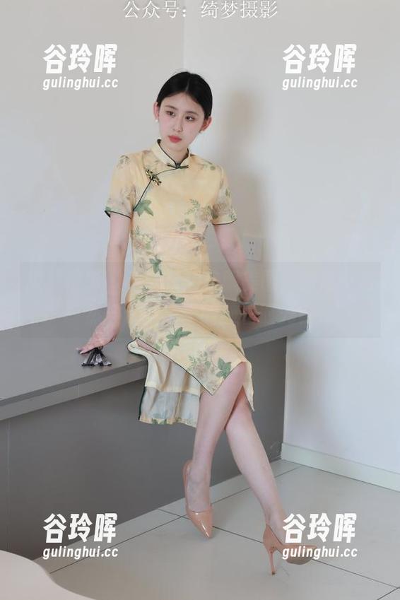绮梦摄影 - 看露露的校服美图，脑海中竟然浮现教室里的静谧时光？