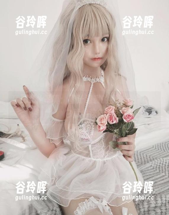 高叉女仆写真：蜜汁猫裘的魔法，别问，它就是这样
