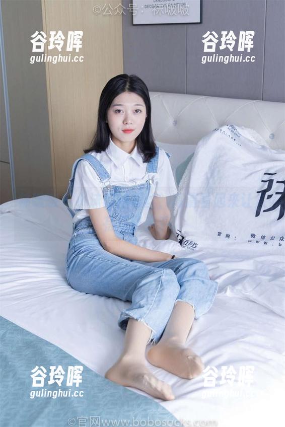 袜啵啵 - 小沫的厚黑丝，高清看起来让人有点晕乎乎。