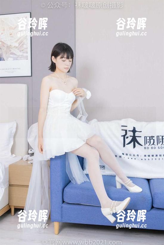 袜啵啵 - 甜甜圈图集：脚尖加固的黑丝打底，真够甜的，居然能撑住