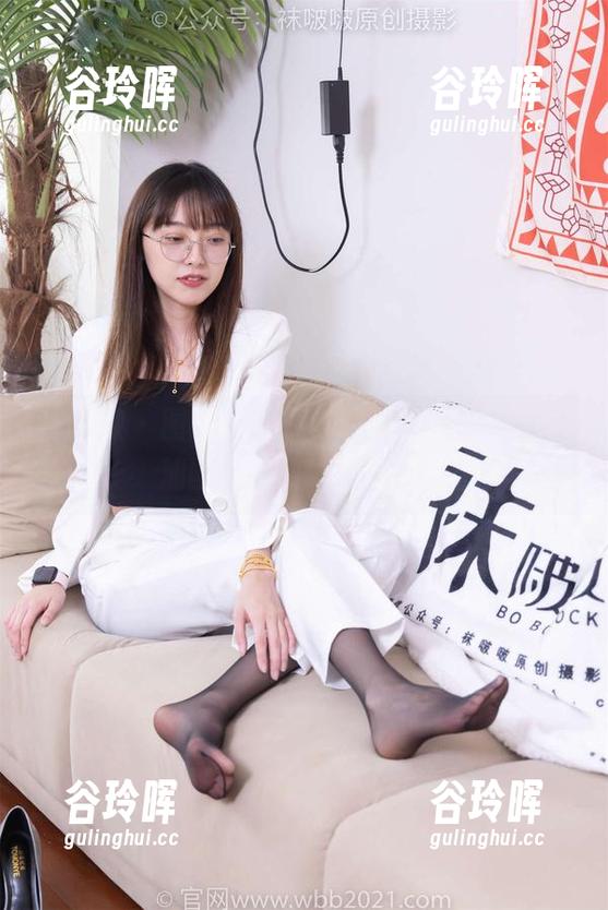 袜啵啵 - 图片在召唤，糯米的白丝与脚尖加固，你敢不下载吗？
