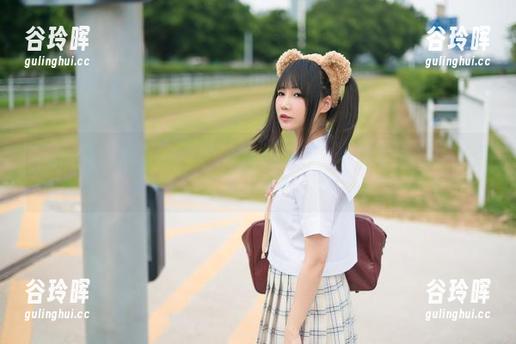 懒得早起，但铭铭kizami的双人作品集让我想迅速把几张图片存下来，好想分享给朋友！