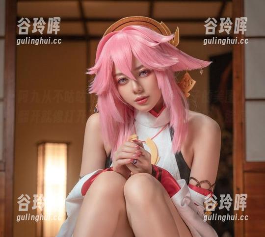 阿九从不咕咕的图包里藏着八重神子的美图，翻开就像打开了个“神子气息”的宇宙，脑洞大开中～