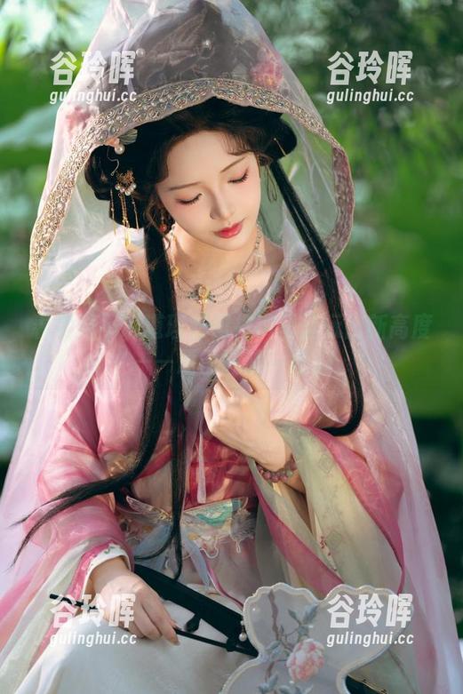 看雯妹不讲道理如何把裤里丝玩出新高度——原图证明一切。